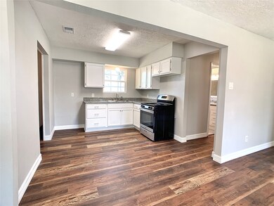 10106 Woodwick St, Houston, TX 77016 - photo 4