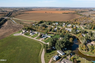 520 Rosie Ln N, Mandan, ND 58554 - photo 5