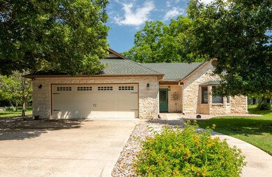 415 N Acorn St, Fredericksburg, TX 78624 - photo 2