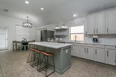 2615 Fox Creek Trail, Arlington, TX 76017 - photo 4