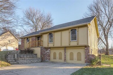 605 Loran Ln, Raymore, MO 64083 - photo 2