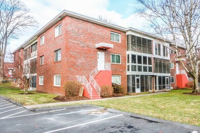 27 Park Avenue Ct unit 17, West Springfield, MA 01089 - photo 2