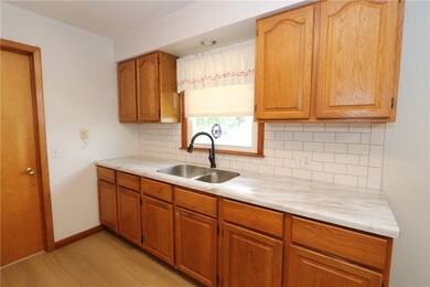 910 Beecher Dr, Tuscola, IL 61953 - photo 5