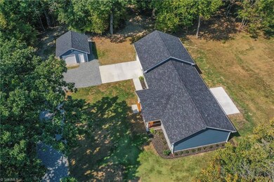 2009 Deep River Rd, High Point, NC 27265 - photo 7