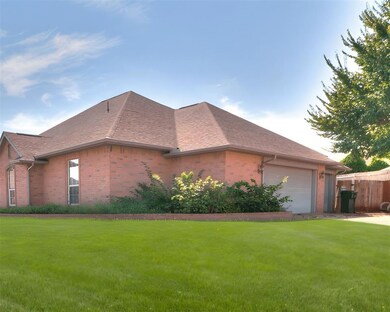 5501 Lanceshire Ln, Oklahoma City, OK 73135 - photo 4