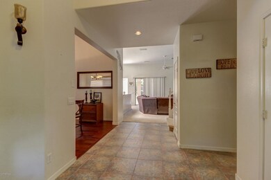 ENTRY TO DINING & FAM RM