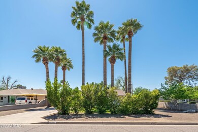 2723 E Clarendon Ave - 01