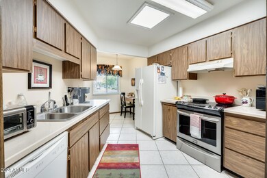 13869 N Thunderbird Blvd, Sun City, AZ 85351 - photo 7