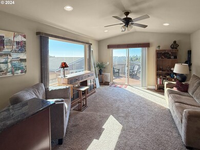 16252 Tolman Ln unit CR7, Harbor, OR 97415 - photo 4