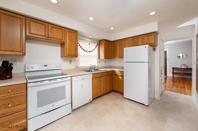 747 36th St, Des Moines, IA 50312 - photo 5