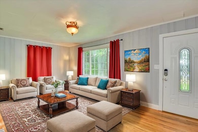 05-105 - Living Room - Standard - 6