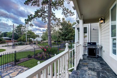 823 Garden Rose Ln, Houston, TX 77018 - photo 4