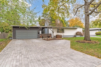 2276 Hoxton Ct, Columbus, OH 43220 - photo 2