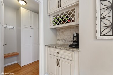 1322 Carol Ln, Naperville, IL 60565 - photo 4