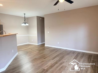 20004 Hidden Oaks Dr, Trenton, MI 48183 - photo 2