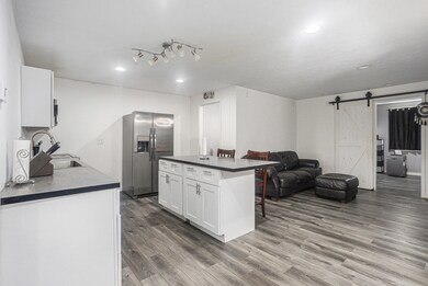 172_6_Kitchen_LivingRm