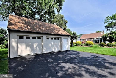 227 Ridge Ave, Souderton, PA 18964 - photo 2