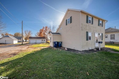 606 E 11th St, Vinton, IA 52349 - photo 2