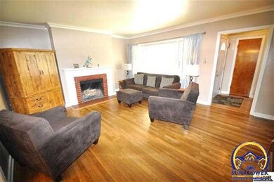 2045 SW Collins Ave, Topeka, KS 66604 - photo 2