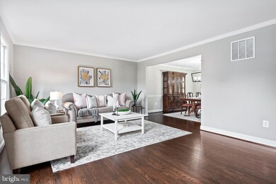 704 Talahi Ct SE, Vienna, VA 22180 - photo 5