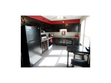 Big eat-in kitchen 7X7 sqr ft!