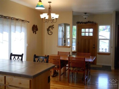 1591 NW Hemlock Ave, Redmond, OR 97756 - photo 3