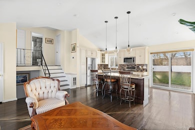 22 Niagara Ln, ComMacK, NY 11725 - photo 7