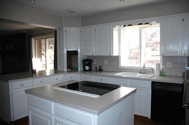 318 Village Dr, Parsons, KS 67357 - photo 5