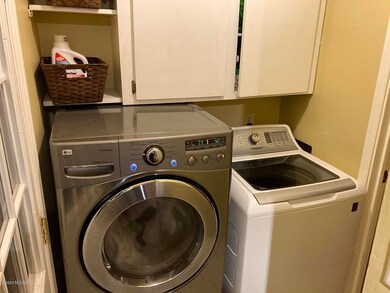 643SForestLakeDrLaundry2