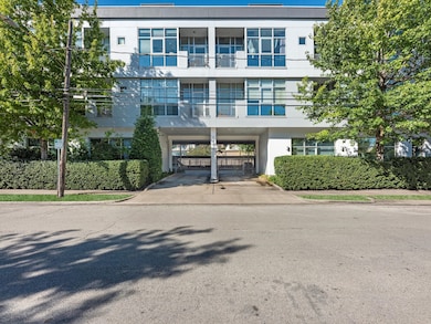 1406 Columbus St unit 303, Houston, TX 77019 - photo 2