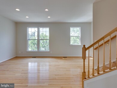 2577 Chase Wellesley Dr, Herndon, VA 20171 - photo 5