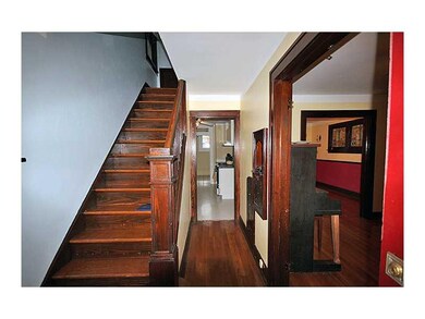 Entry/Foyer.