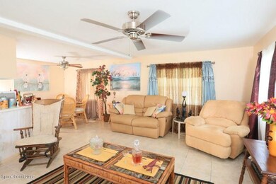 937 Fir - Living Room - View 3