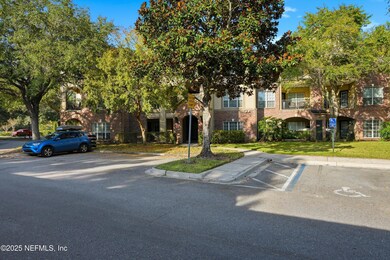 7800 Point Meadows Dr unit 137, Jacksonville, FL 32256 - photo 2