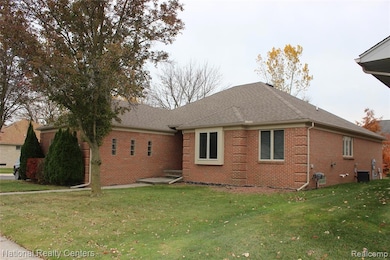 21130 Parkplace Ln unit 11, Clinton Township, MI 48036 - photo 2