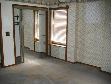 2432 HARDESTY (12) BR 1 FRONT