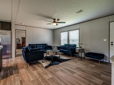 30301 Lake Dr, McLoud, OK 74851 - photo 4