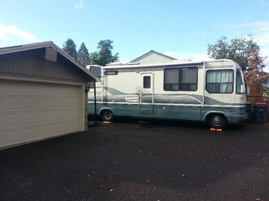 461 N 5th St, Central Point, OR 97502 - photo 2