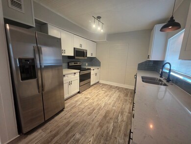 1104 N Allen St, Rockport, TX 78382 - photo 6