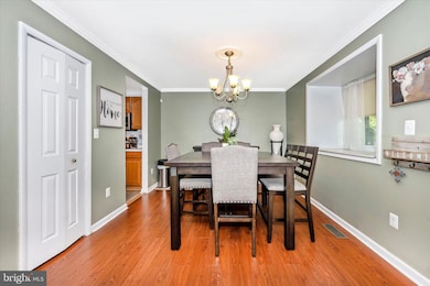 7003 Knighthood Ln, Columbia, MD 21045 - photo 4