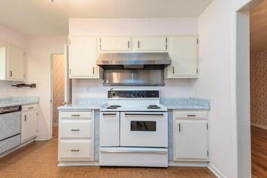 5170 Meadowcrest Cir, Memphis, TN 38117 - photo 5