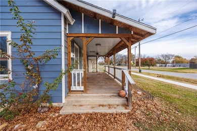 1607 N 8th St, Neodesha, KS 66757 - photo 6