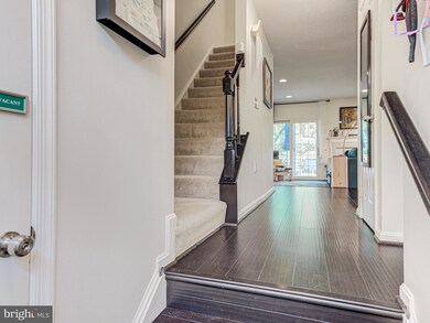 7211 Squirrel Run Ct, Springfield, VA 22152 - photo 3