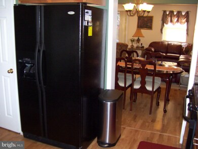 2043 Mayflower Dr, Woodbridge, VA 22192 - photo 5