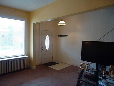 Entry/Foyer.