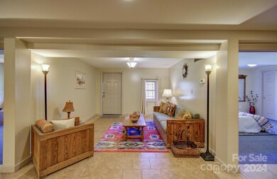 319 Linda Vista Dr, Hendersonville, NC 28792 - photo 6