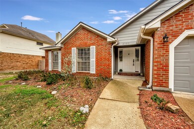 2305 S Mission Cir, Friendswood, TX 77546 - photo 2