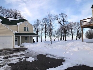 This end unit has an awesome location, offering a 