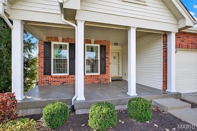 14734 Ladue Bluffs Crossing Dr, Chesterfield, MO 63017 - photo 3