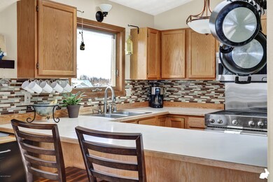 14_BreakfastBar_Kitchen